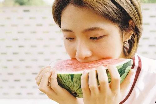 吃瓜群众红脸嘴唇,揭秘吃瓜群众的红脸魅力